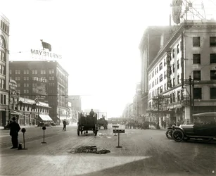 Blick auf die Zwölfte Straße, nach Süden von der Locust Street